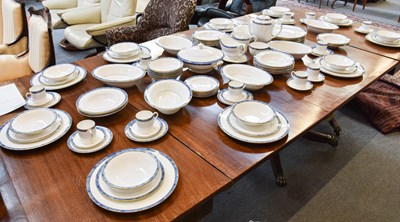 Lot 385 - Royal Worcester Medici Pattern Porcelain...