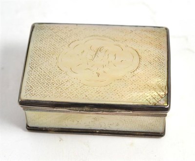 Lot 292 - A silver and mother-of-pearl snuff box, late 18th century