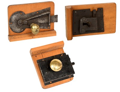 Lot 154 - A 17th Century English Cabinet Door Lock, no...