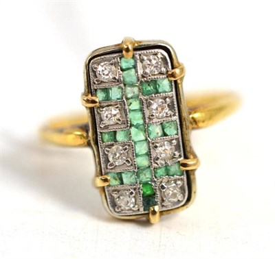 Lot 296 - An emerald and diamond plaque ring