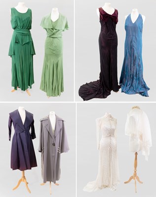 Lot 2128 - A Quantity of Circa 1920-30s Ladies Costume,...