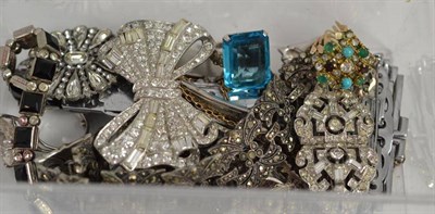 Lot 368 - A small quantity of paste and marcasite set jewellery