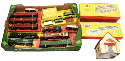 Lot 3094 - Hornby Dublo 2 Rail Locomotives And Other Items