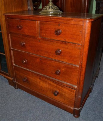 Lot 509 - Victorian five drawer chest