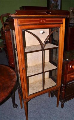 Lot 517 - An Edwardian mahogany inlaid glazed cabinet