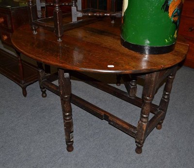 Lot 521 - 17th/18th century oak gateleg dining table