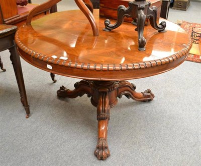 Lot 525 - A 19th century mahogany breakfast table