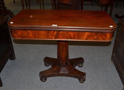 Lot 534 - An early Victorian mahogany tea table