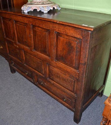 Lot 591 - An oak mule chest