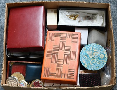 Lot 90 - A Quantity of Costume Jewellery, including...