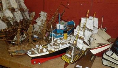 Lot 715 - A collection of model boats and aircraft, with related magazines