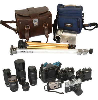 Lot 3199 - Various Cameras