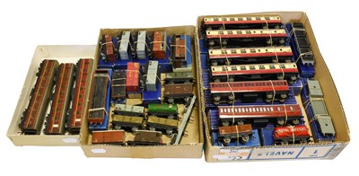 Lot 3115 - Hornby Dublo 3 Rail Rolling Stock