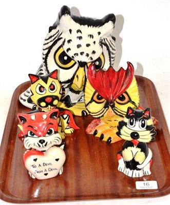 Lot 16 - Three Lorna Bailey cats and two owls