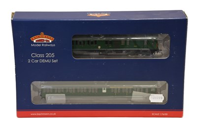 Lot 3146 - Bachmann OO Gauge 31235Z Class 205 2 Car DMU Set