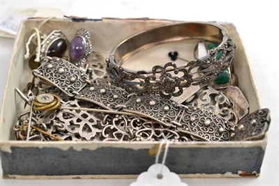 Lot 77 - A silver belt, assorted white metal/unmarked jewellery including a bangle, pins, earrings etc (some