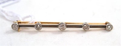 Lot 81 - An early 20th century diamond five stone bar brooch, graduated old cut diamonds in white millegrain