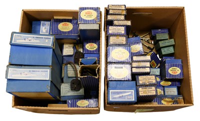 Lot 3103 - Hornby Dublo 3 Rail Accessories