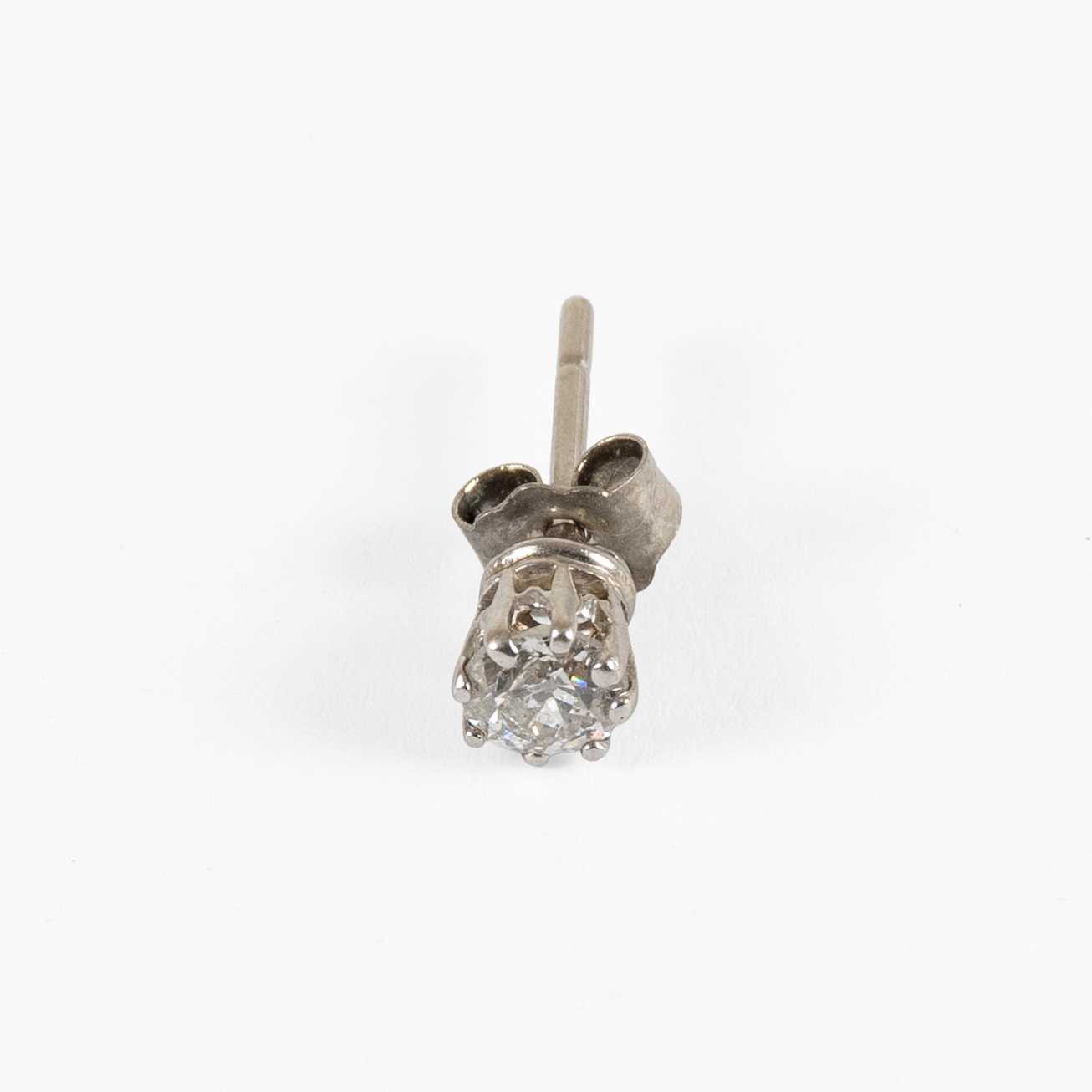 Lot 79 - A Single Diamond Solitaire Earring, the old...