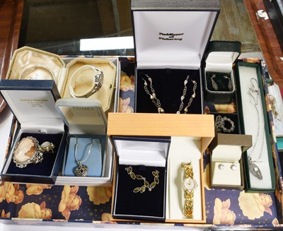 Lot 531 - A Quantity of Jewellery, including a three row...