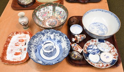 Lot 199 - Assorted Chinese and Japanese Porcelain,...