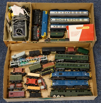 Lot 3127 - Triang OO Gauge And Others Assorted Locomotives And Rolling Stock