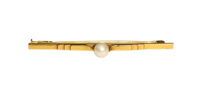 Lot 521 - A Cultured Pearl Brooch, the cultured pearl...