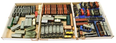 Lot 3100 - Hornby Dublo 2/3 Rail Wagons