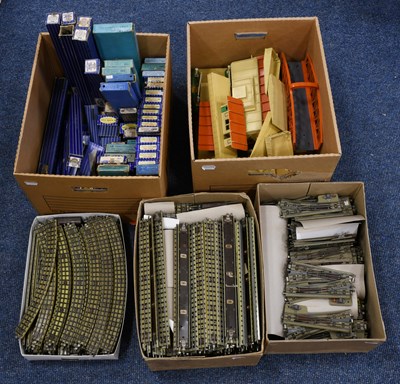 Lot 3116 - Hornby Dublo 3 Rail Track And Accessories
