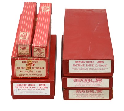 Lot 3091 - Hornby Dublo 2 Rail Accessories