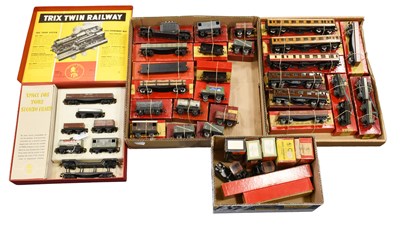 Lot 3135 - Trix Twin Railway Rolling Stock