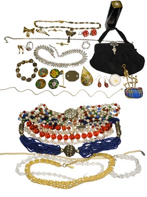 Lot 532 - A Quantity of Costume Jewellery, including...