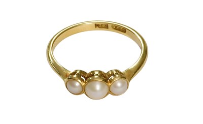Lot 467 - A Split Pearl Ring, three graduated split...
