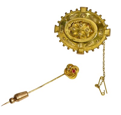 Lot 466 - A Brooch, the oval brooch with central...