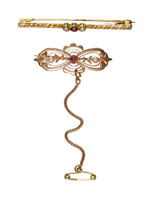 Lot 473 - A Ruby and Split Pearl Bar Brooch, the round...