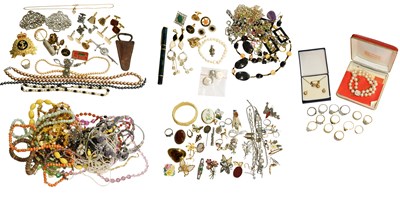 Lot 407 - A Quantity of Costume Jewellery, including...