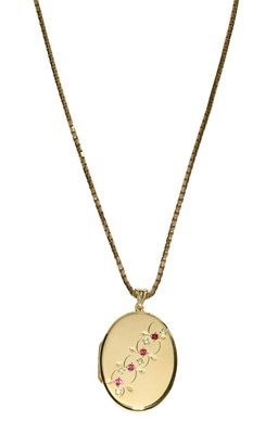 Lot 327 - A 9 Carat Gold Locket on Chain, the oval...