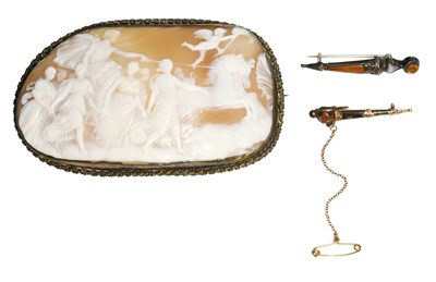 Lot 311 - A Cameo Brooch, depicting a classical scene,...