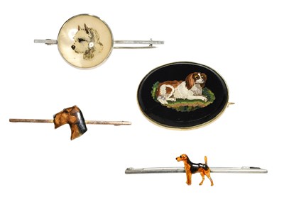 Lot 306 - A 9 Carat Gold Enamel Brooch, depicting a...