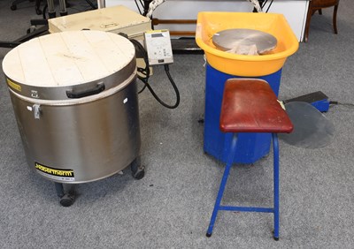 Lot 1047 - A Gladstone Knightsbridge Electronic Potter's...