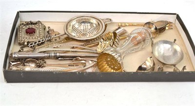 Lot 290 - Assorted small silver including sifter spoons, bear pendant, sugar tongs, etc