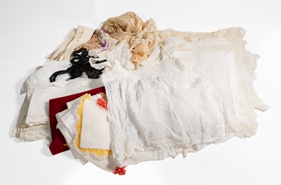 Lot 2006 - Assorted Early 20th Century Lace and Textiles...