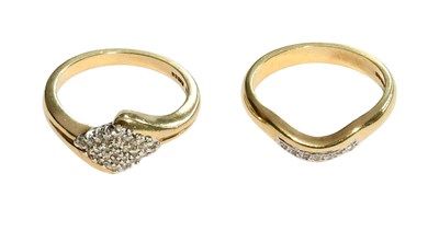 Lot 309 - A 9 Carat Gold Diamond Cluster Ring, finger...