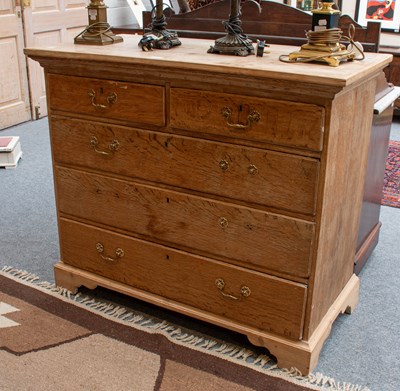 Lot 1522 - A Striped Oak Four Height Chest of Drawers,...