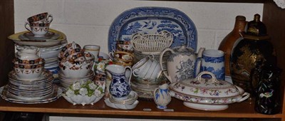 Lot 373 - A shelf of decorative ceramics including a large black and gilt vase and cover, blue and white, tea