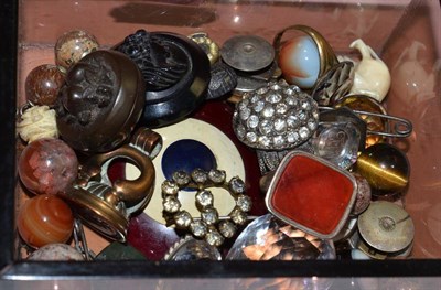 Lot 390 - Perspex box of jewellery oddments, seals, beads, etc