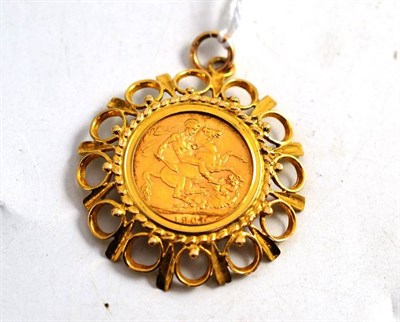 Lot 396 - A full sovereign in a gold setting