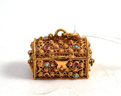 Lot 408 - A pierced gold casket charm