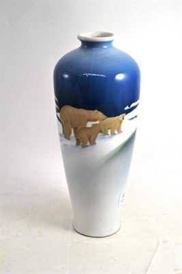 Lot 419 - Polar bear vase