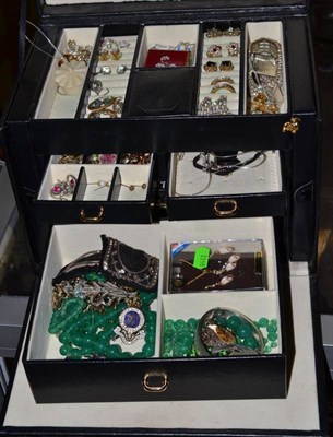 Lot 481 - Costume jewellery in a jewellery box